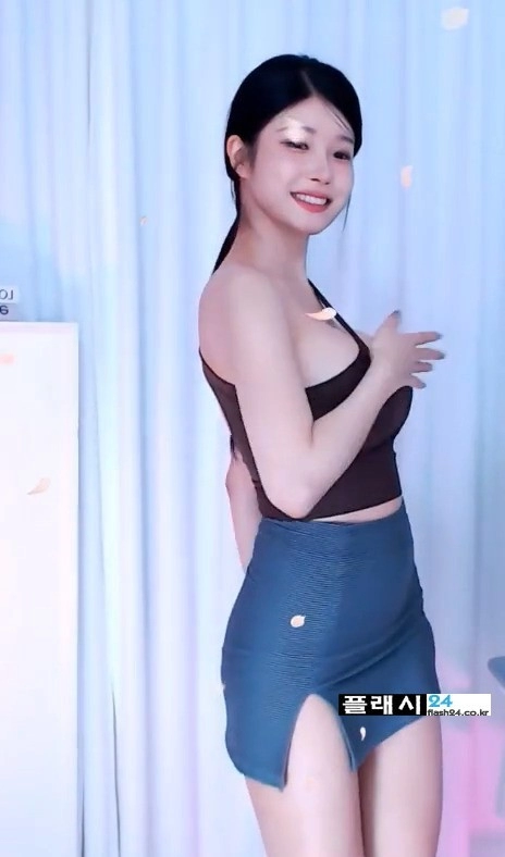 타이트한 오피스룩 세경좌