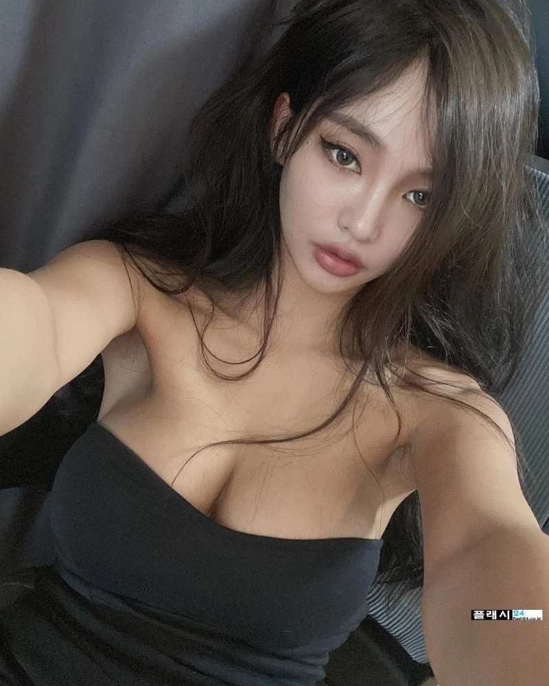 세트로 맞춘 모델 지성 ck 언더웨어