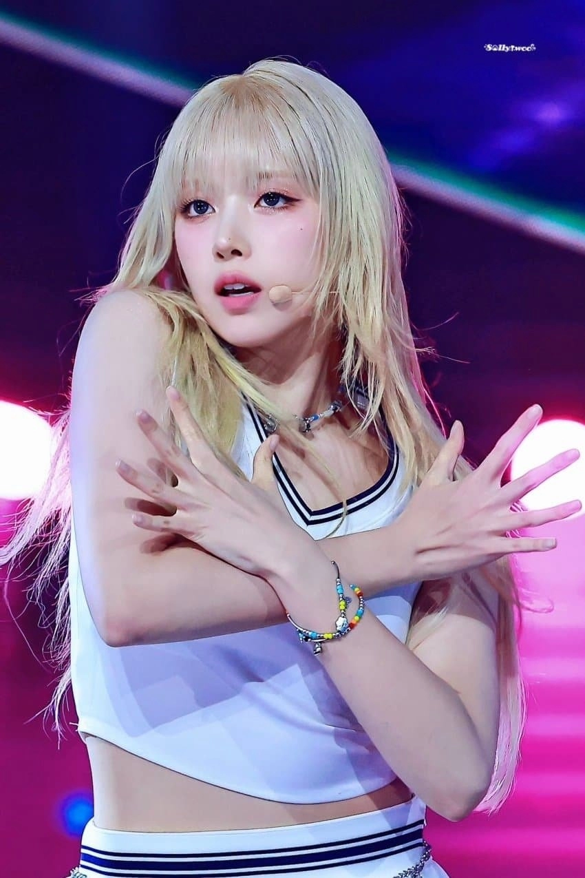 금발로 염색한 최근 엔믹스 지우