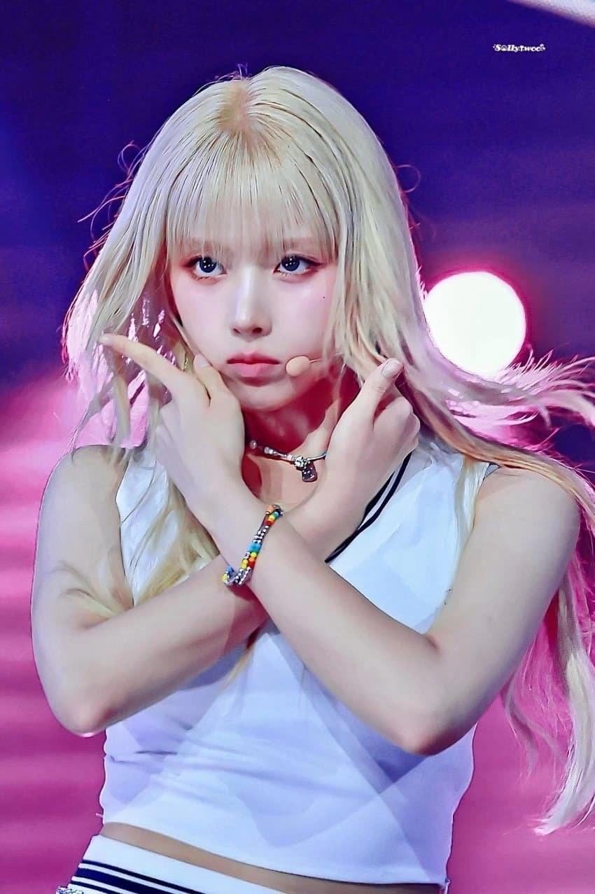 금발로 염색한 최근 엔믹스 지우