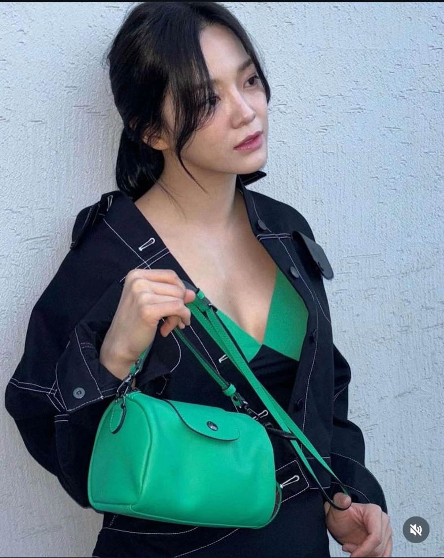 김세정 살짝 노출하는 슴골