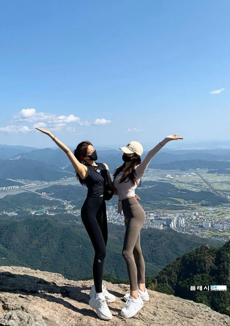 잘빠진 누나들의 등산 패션