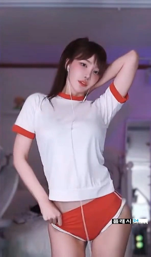 돌핀입고 춤추는 겨우디