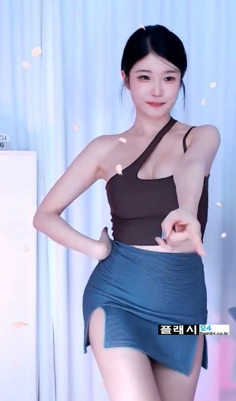 타이트한 오피스룩 세경좌