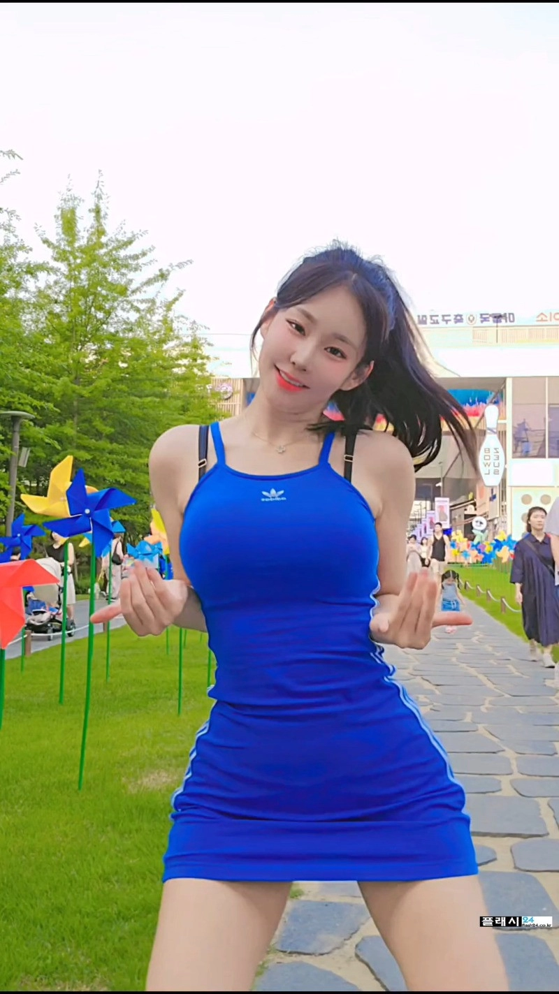 갓세희 초 밀착 파란 아디다스 원피스