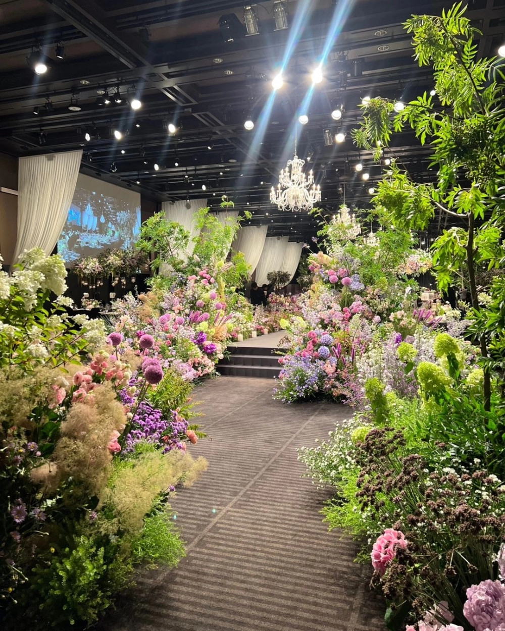 생화값 얼마들었는지 궁금한 결혼식