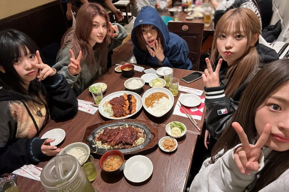 뉴진스 2주년 기념으로 소속사에서 풀어주는 짤들