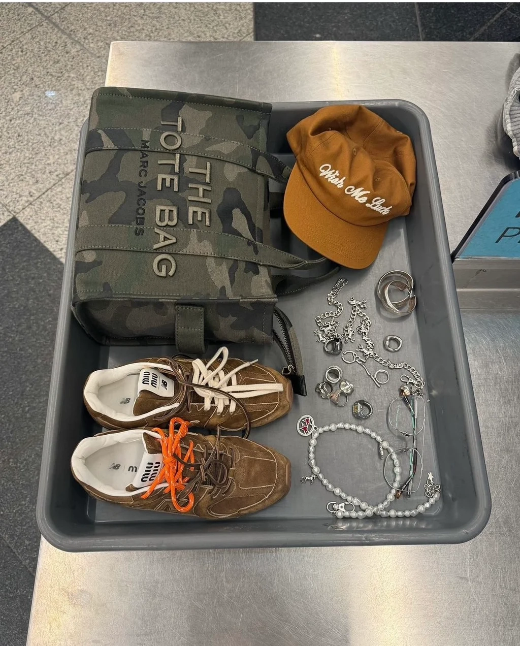 요즘 인스타 유행한다는 공항검색대 인증샷