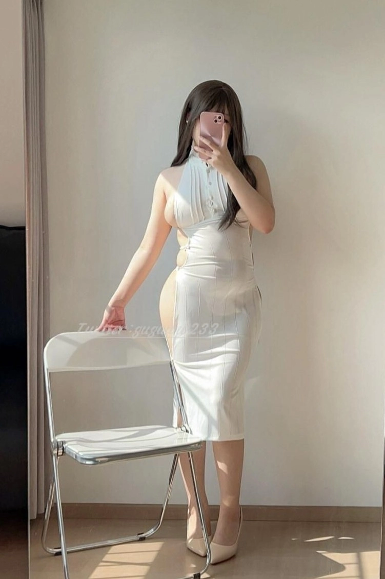 가슴 삐져나온 육덕녀의 드레스