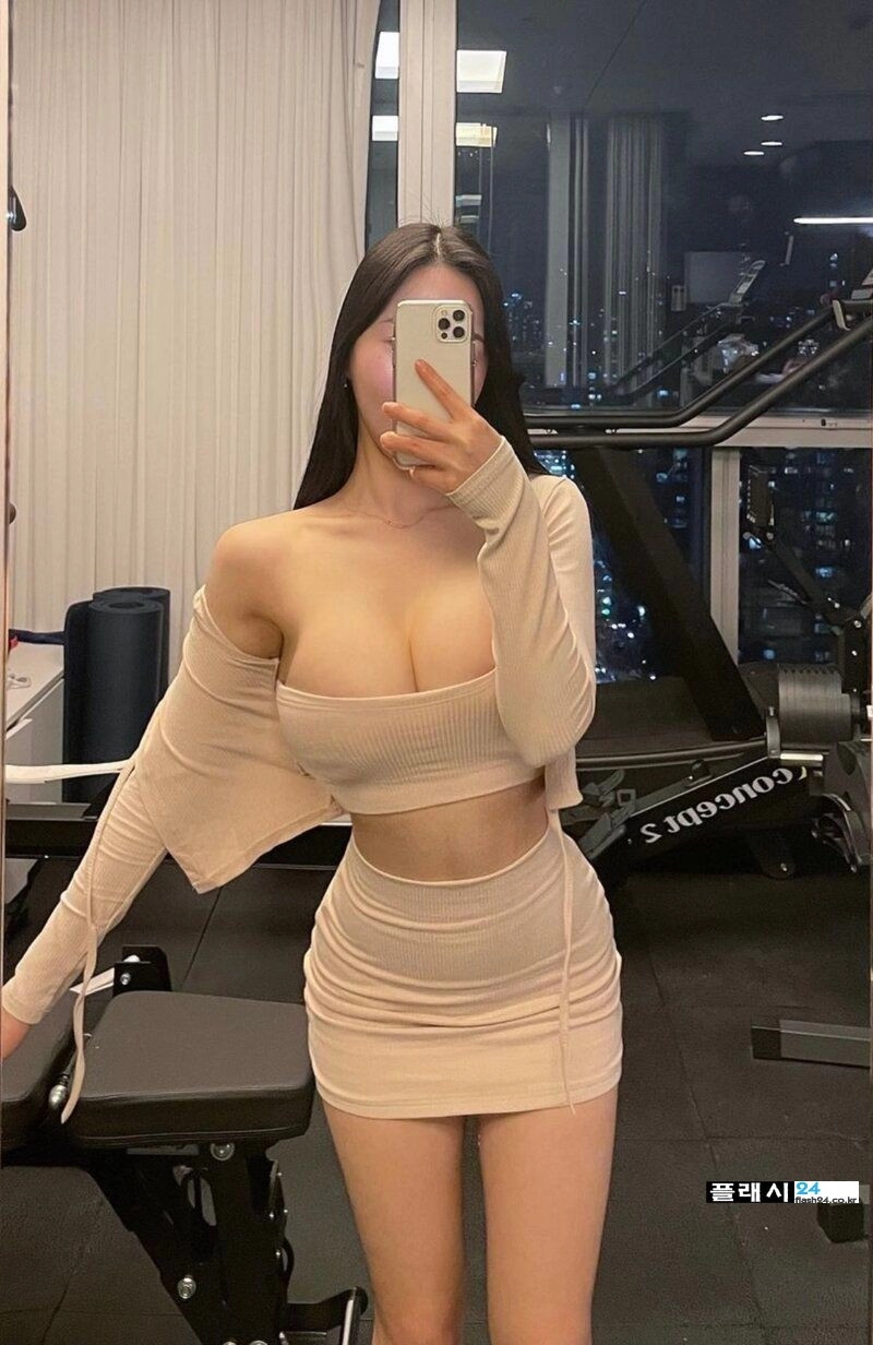 이게 여자고 이게 몸매다