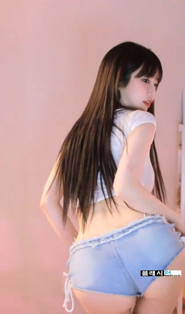 살랑이는 과즙세연 청팬츠 길이 수준