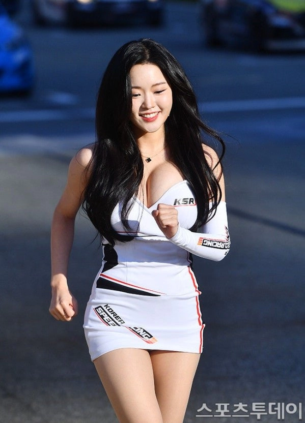 무엔터 들어간 홍딩굴 가슴 크기가 이정도였나