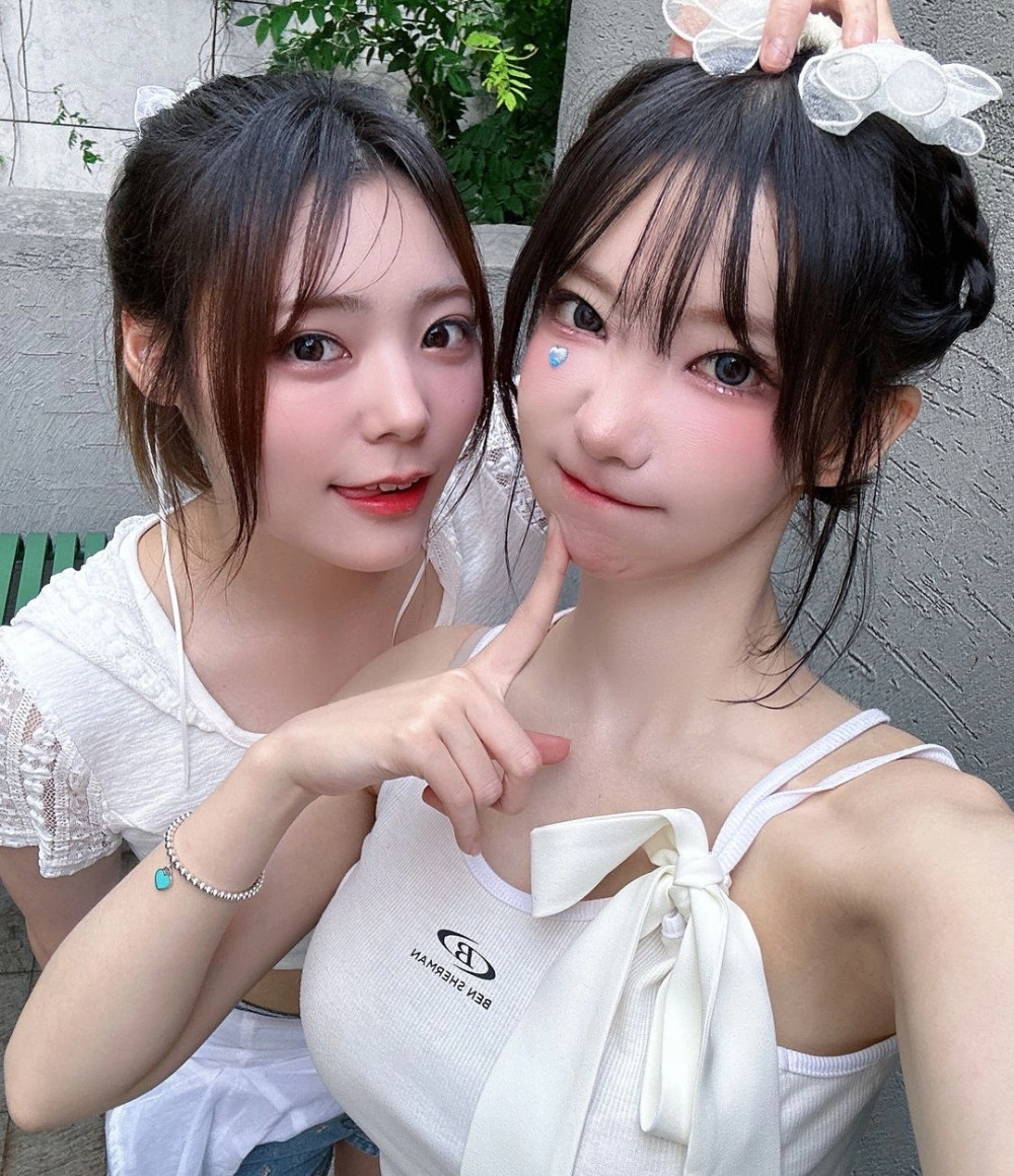 마젠타 인스타 흰 골지끈나시 + 청바지 겨드랑이 야꼽