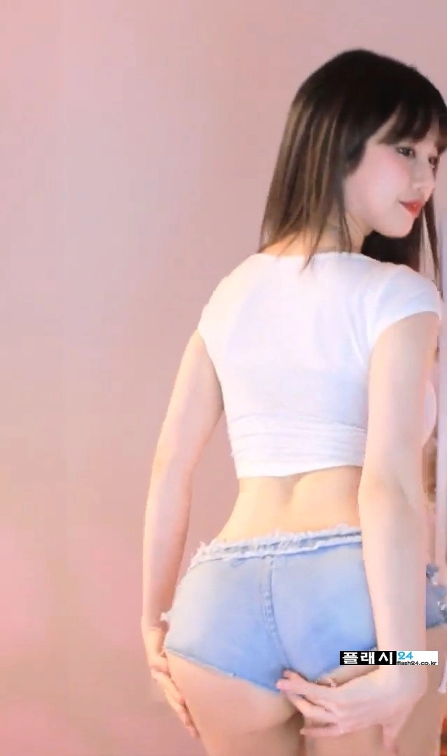 살랑이는 과즙세연 청팬츠 길이 수준