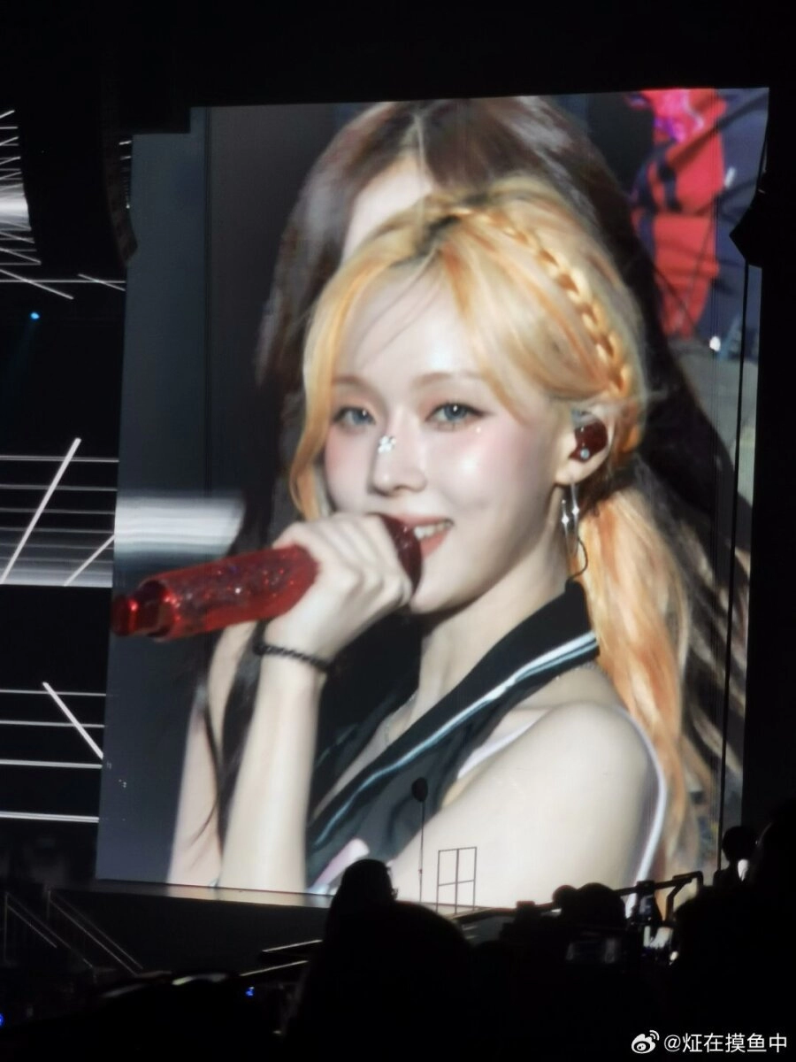 에스파 콘서트 윈터 전광판