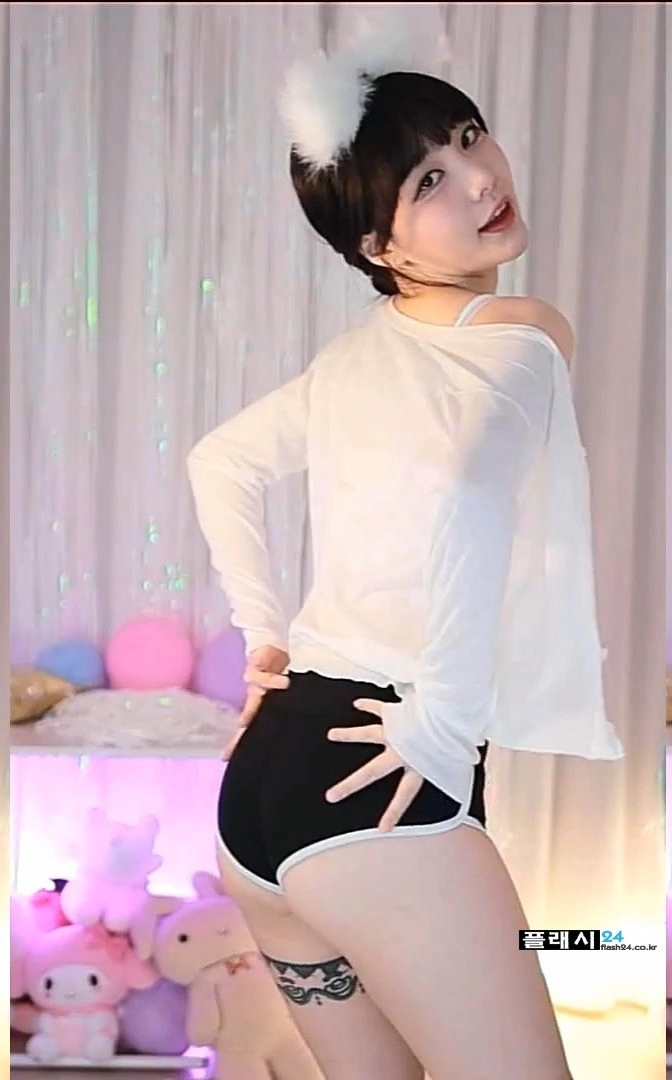 츄정 돌핀 팬츠 뒤태