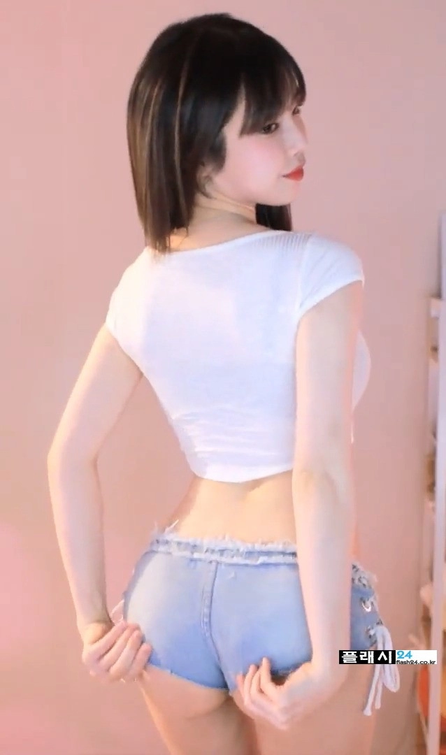 살랑이는 과즙세연 청팬츠 길이 수준