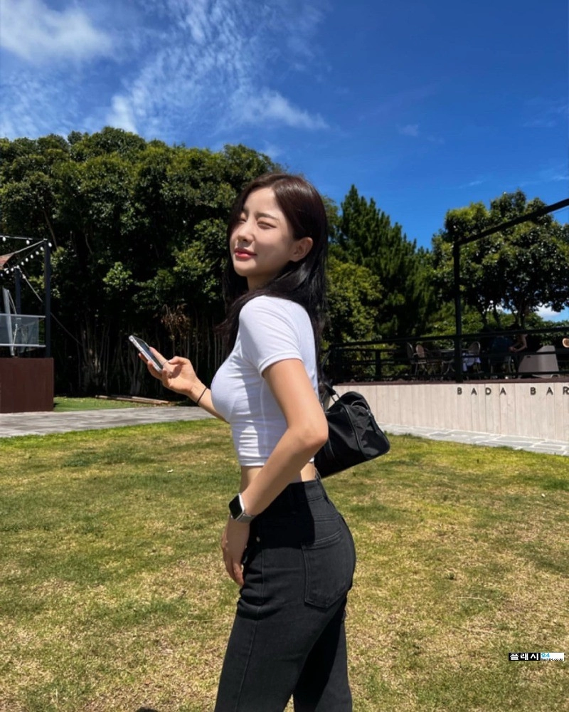 이게 여자고 이게 육체다