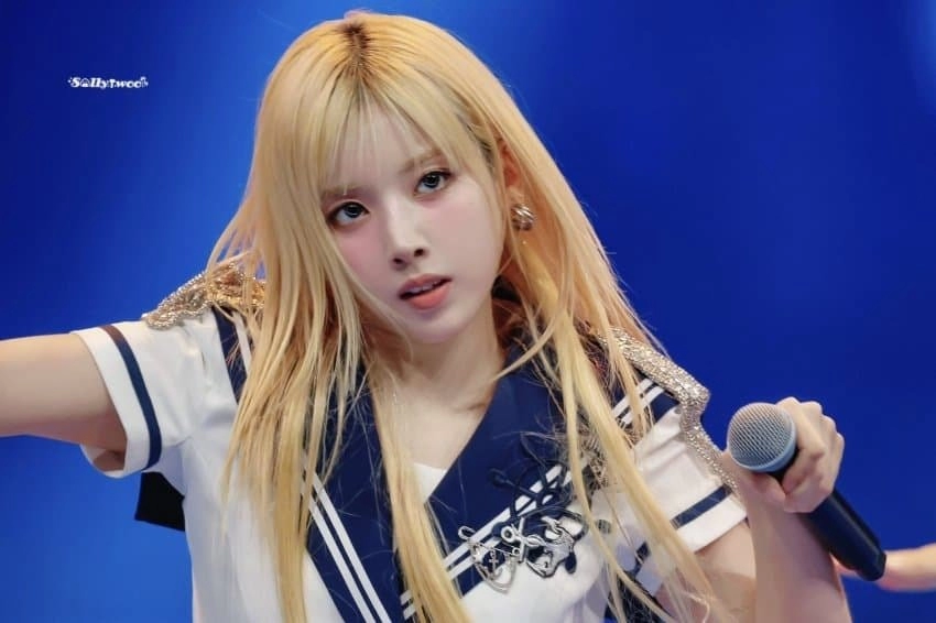 금발로 염색한 최근 엔믹스 지우