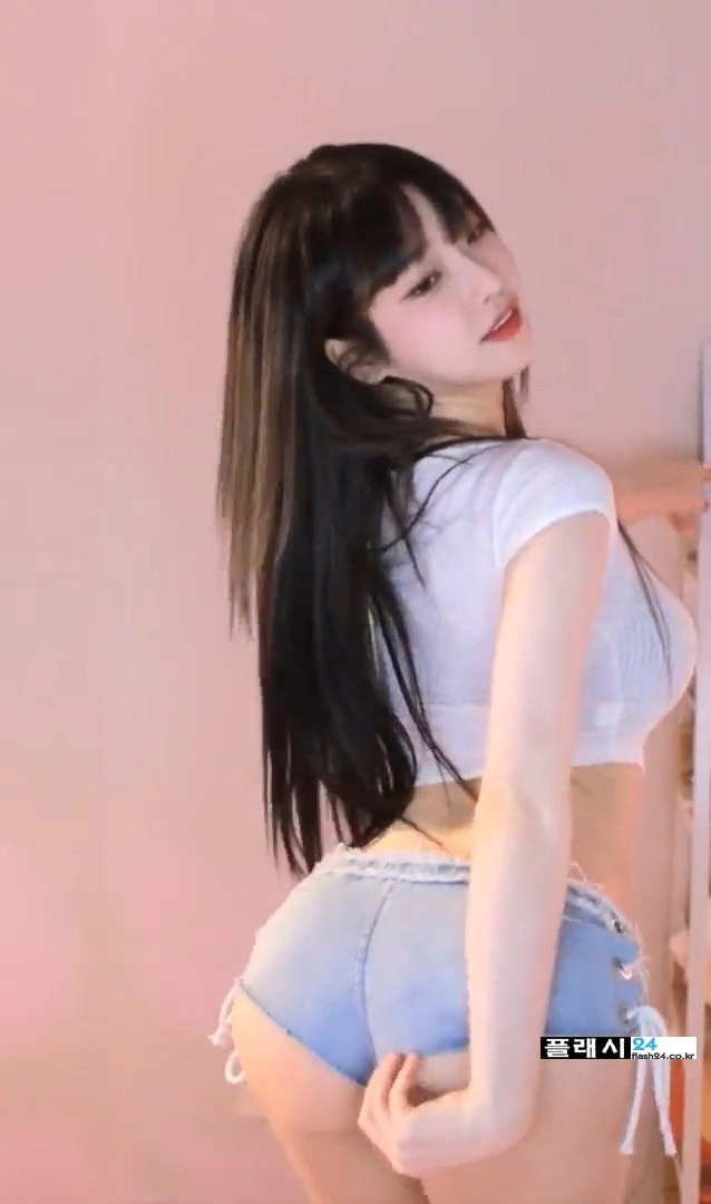 살랑이는 과즙세연 청팬츠 길이 수준