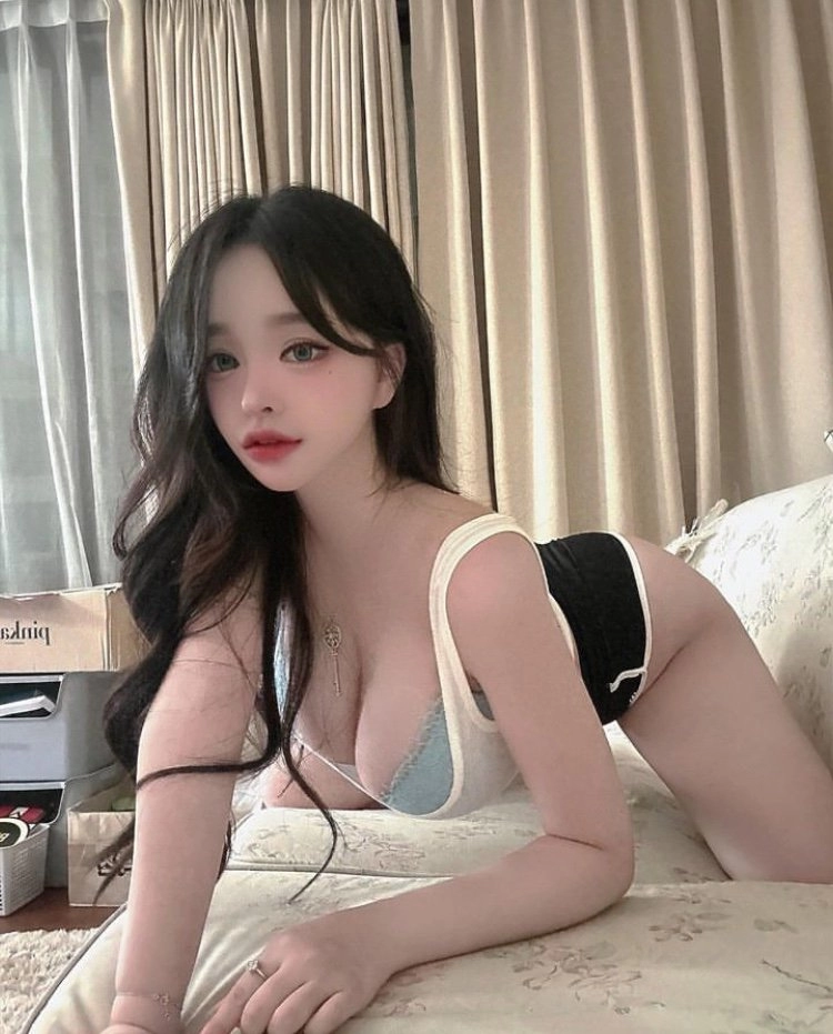 묵직함이 느껴지는 손밍 침대샷