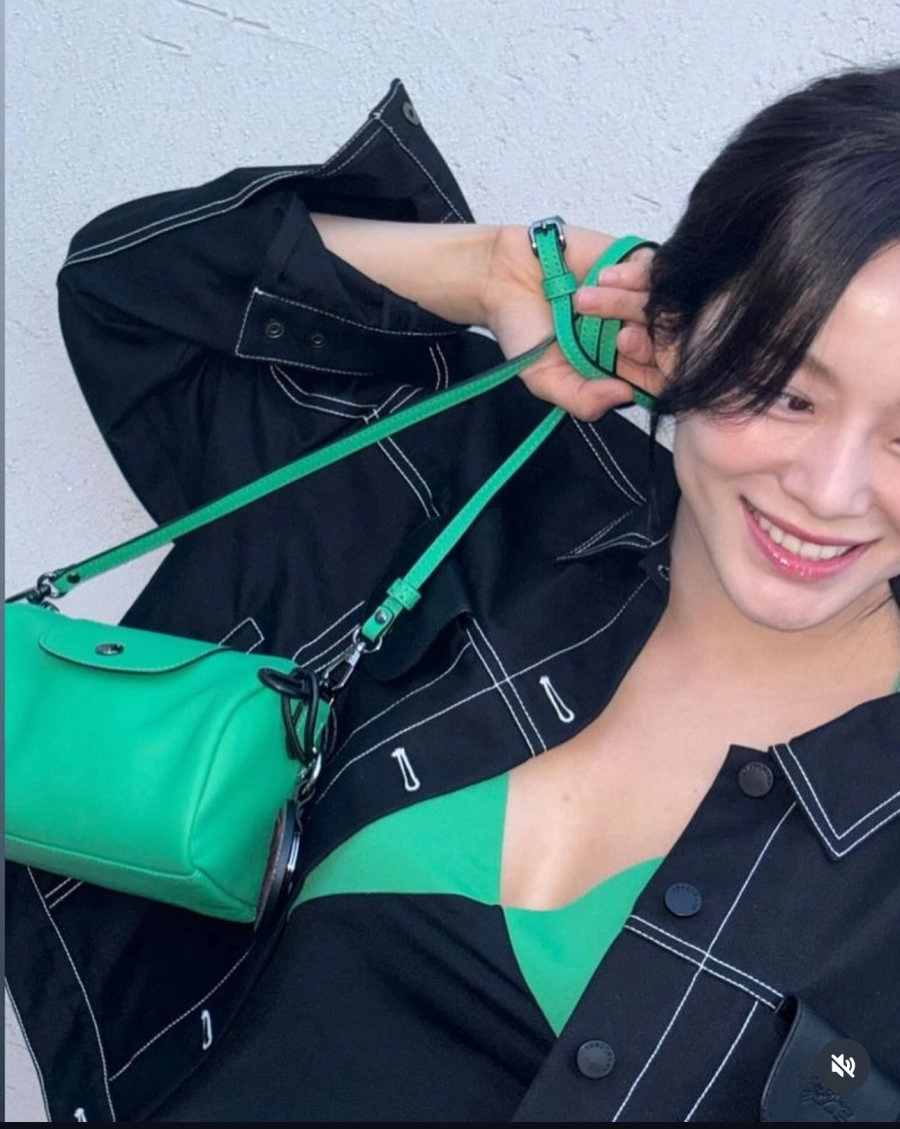 김세정 살짝 노출하는 슴골