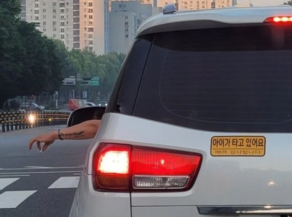 '아이가 타고 있어요' 카니발 레전드