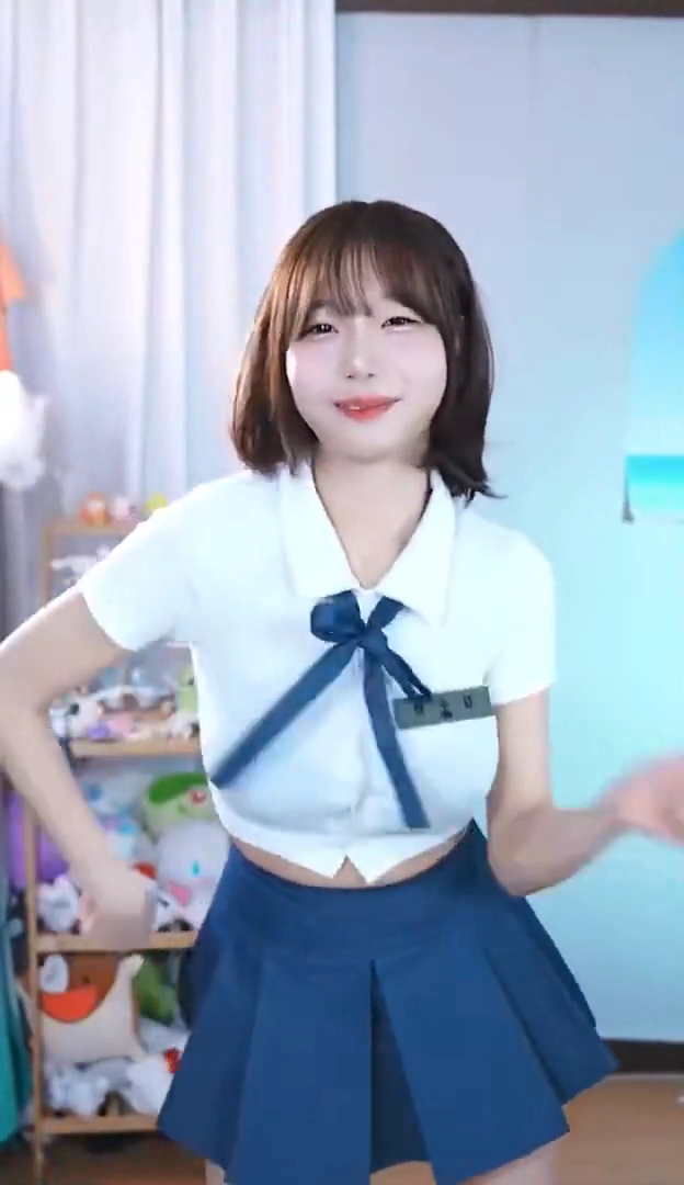 오늘은 여중딩 컨셉이라는 수련수련 D컵 가슴에 교복 터질라
