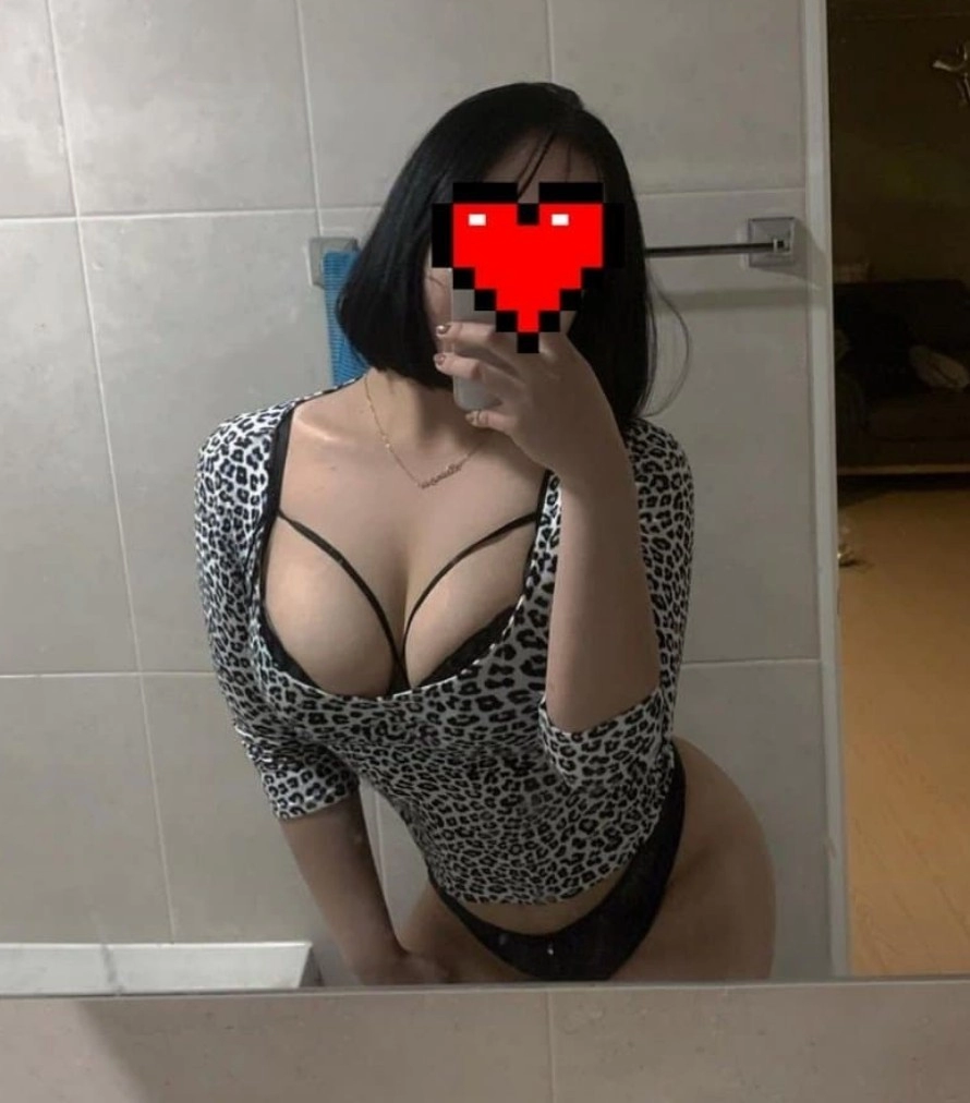 화장실 셀카 레전드녀 2명