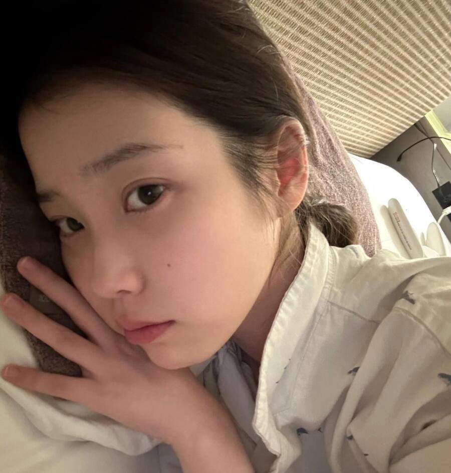 아이유 인스타에 올라온 사진