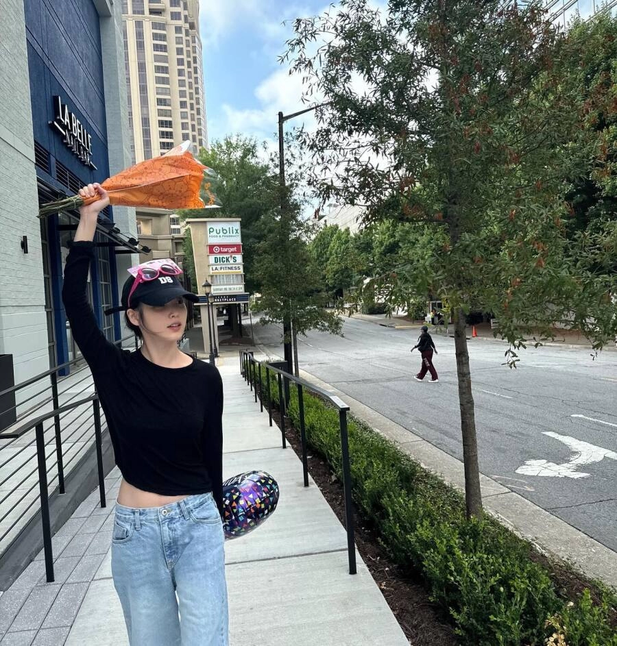 아이유 인스타에 올라온 사진