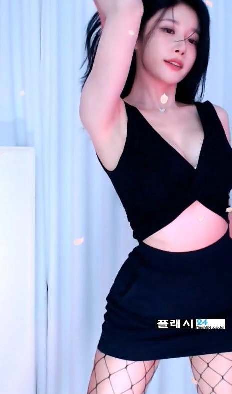 육감적인 세경 투피스 댄스