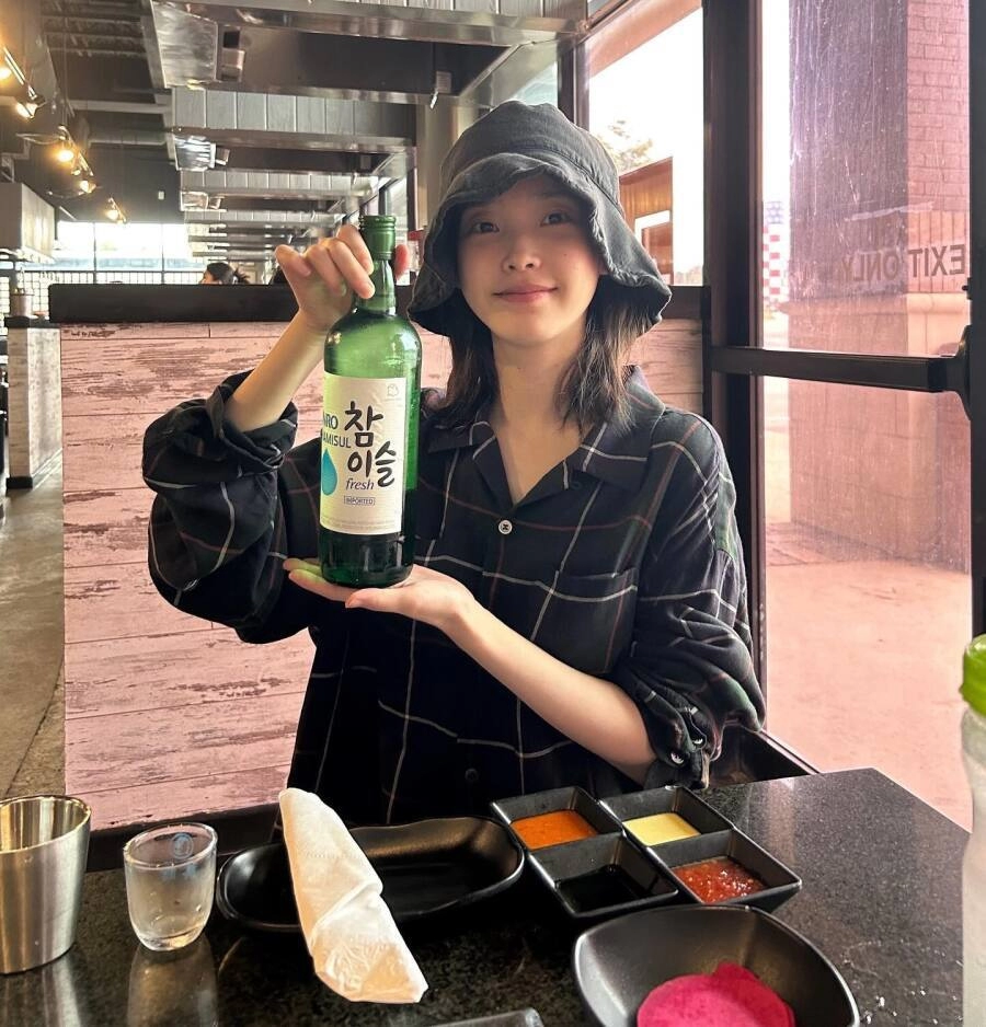 아이유 인스타에 올라온 사진