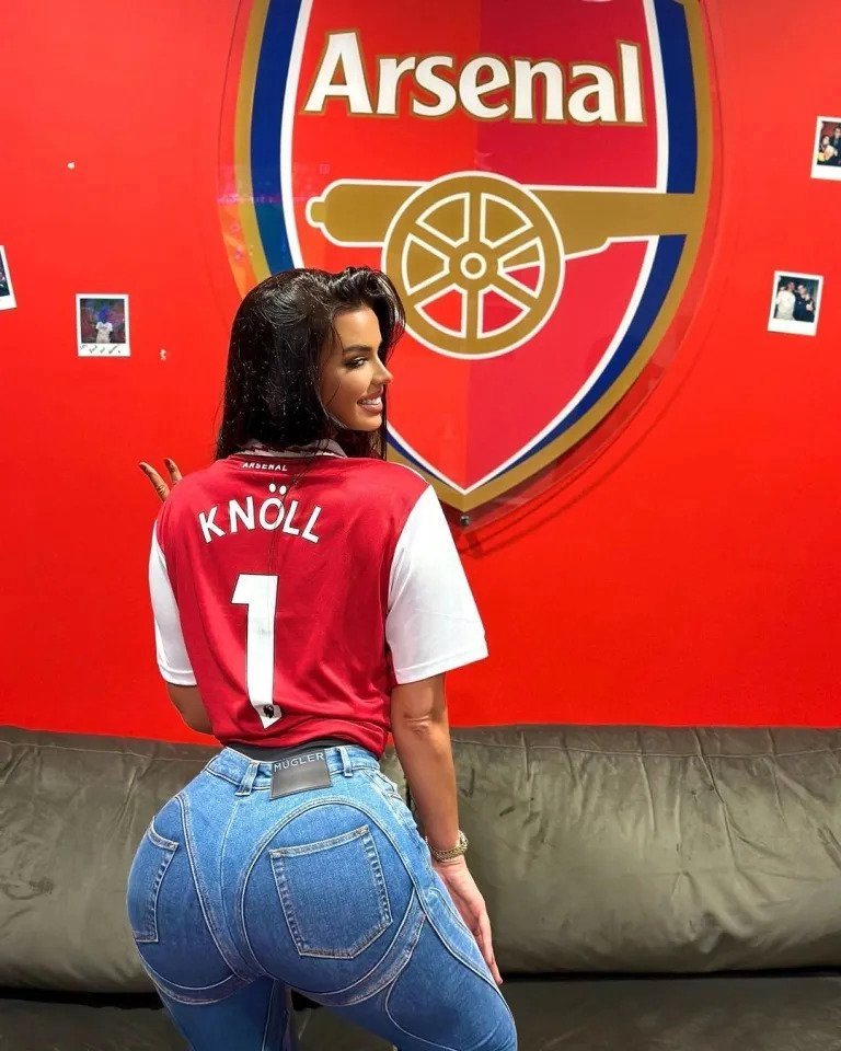 맨시티 누나 VS 아스날 누나 슴부심 대결