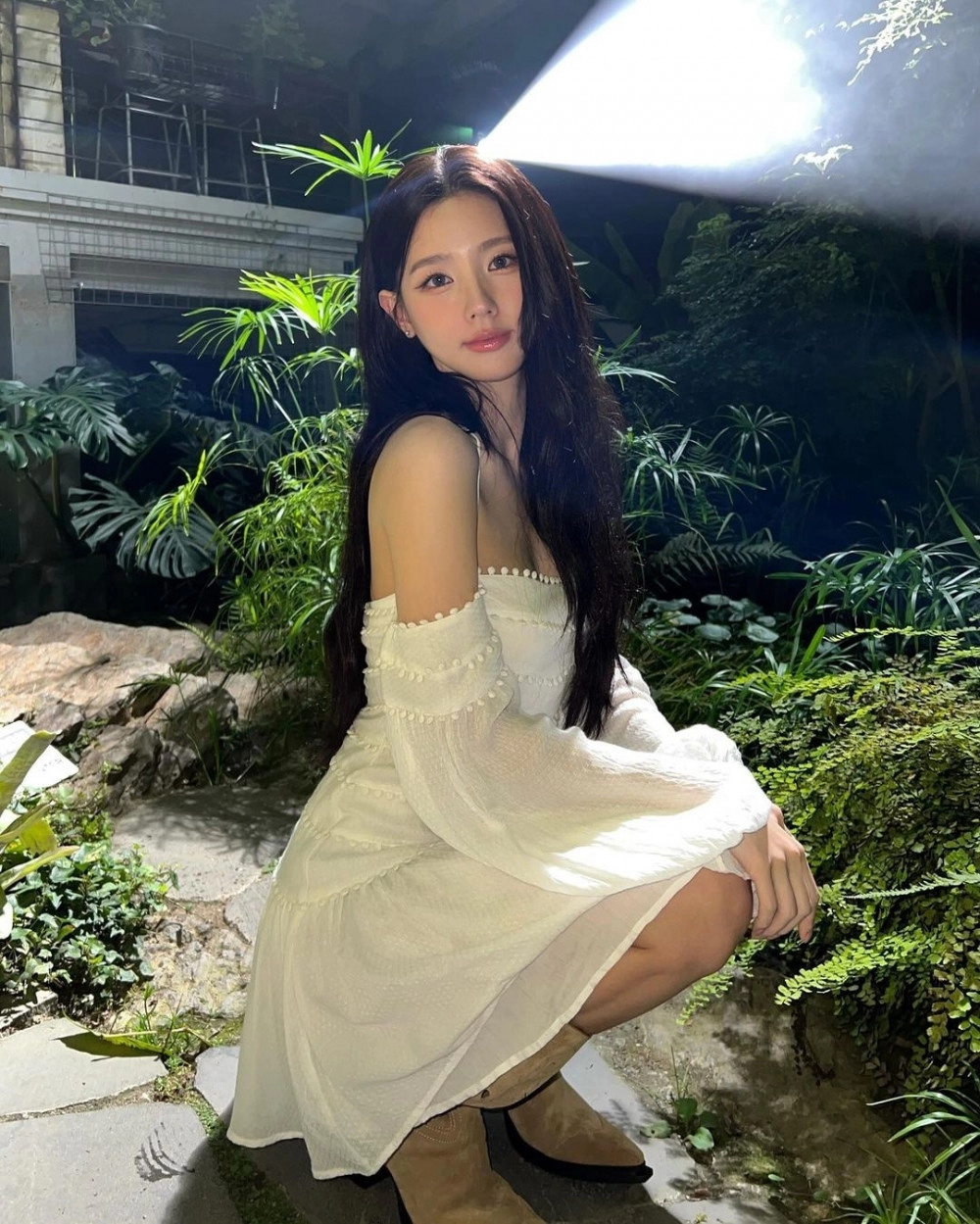 여자아이들 미연 청순한 화이트 끈원피스 은근한 가슴골 - 인스타