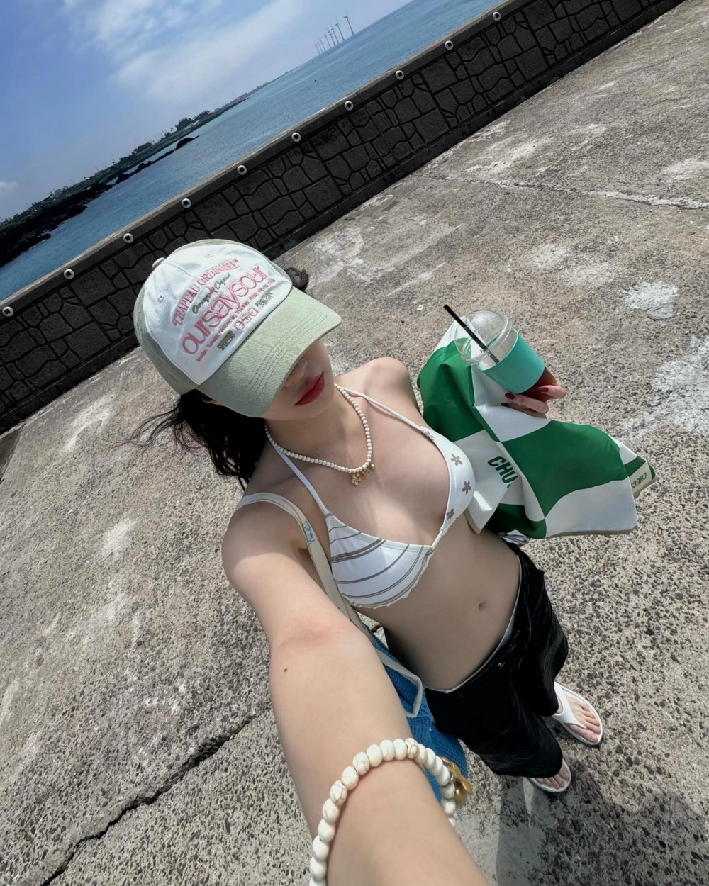 프리스틴 민경 하얀 끈비키니 몸매자랑