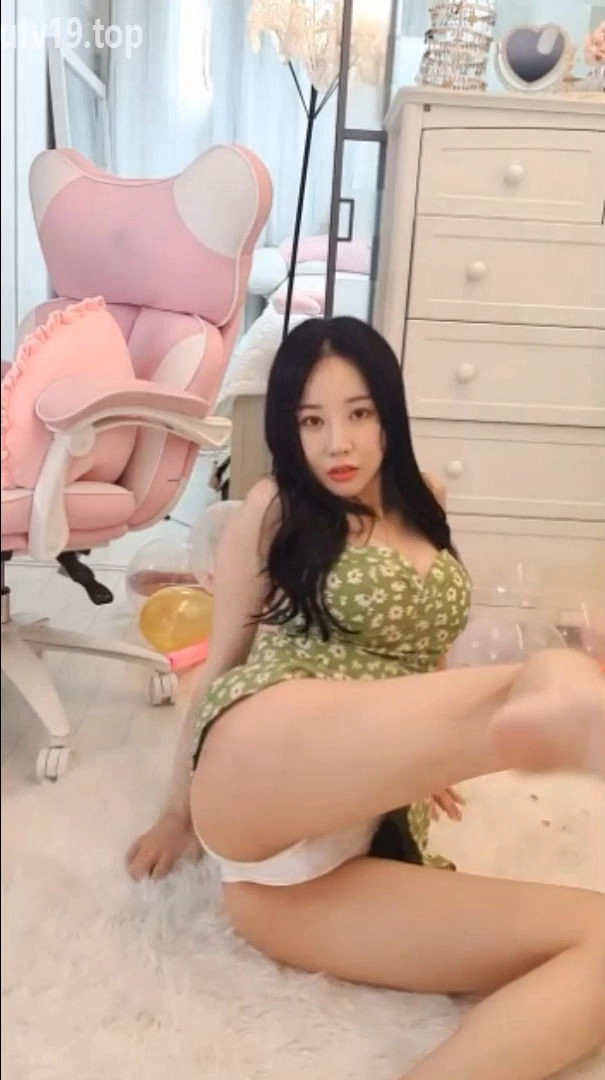 원피스 입고 쩍벌 M자세 하얀팬티