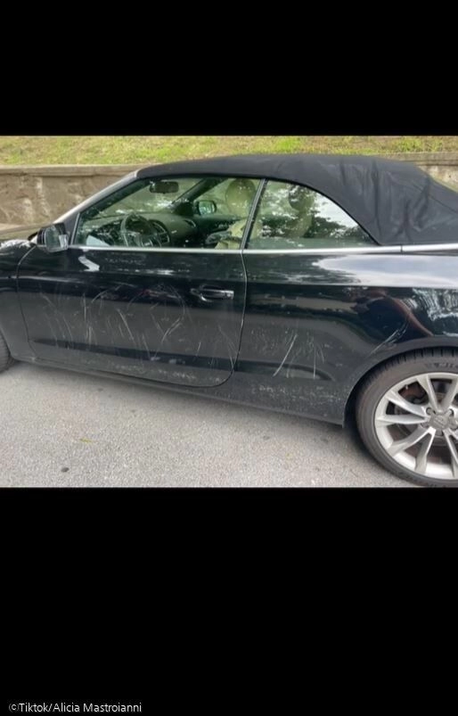 훼손된 차량 주인에 남겨진 황당한 쪽지