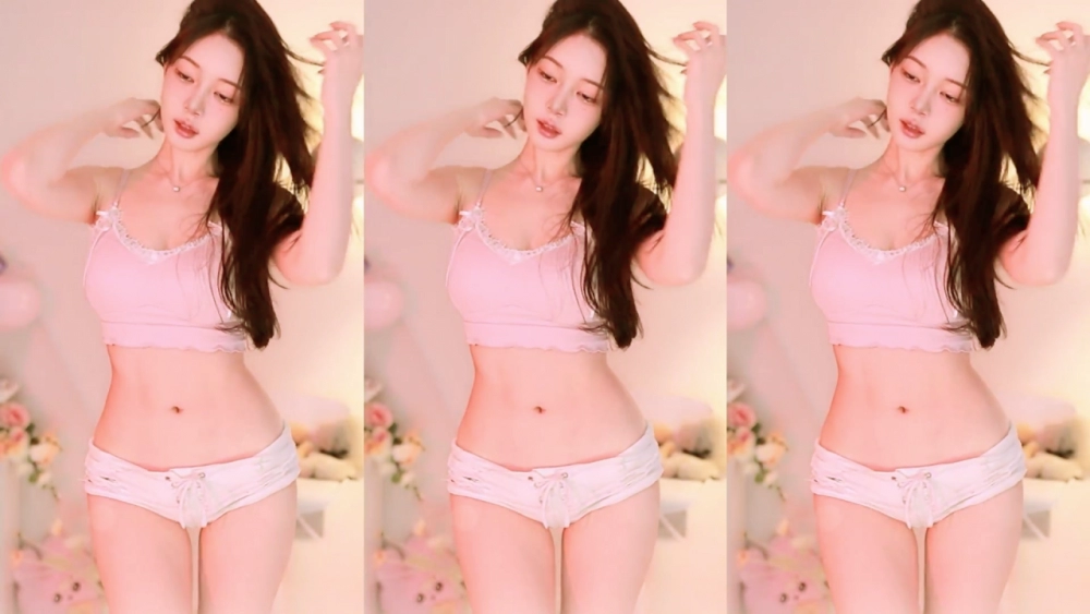 핑크색 브라탑 아윤 잘록한 허리 + 팬티급 핫팬츠 골반