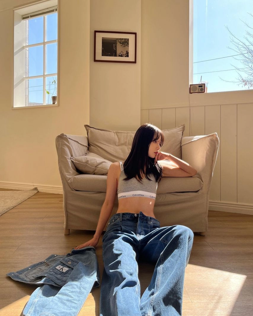 CK 브라팬티를입은 우주소녀 설아 청바지 잘록한 허리 야꼽