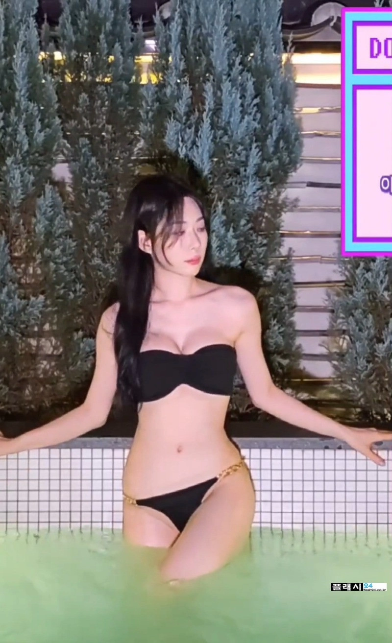 여캠 기래민 검정 튜브탑 비키니 윗슴 T백