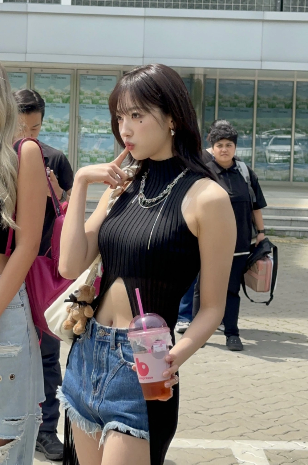 야꼽 드러난 민소매 숨길수 없는 볼륨감 하이키 리이나