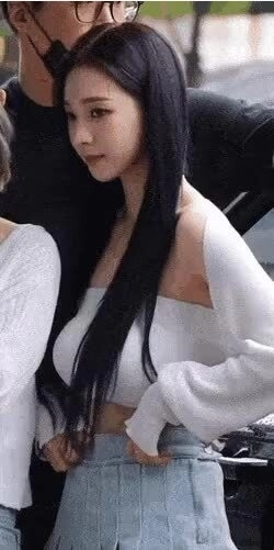 에스파 카리나 가슴 위치