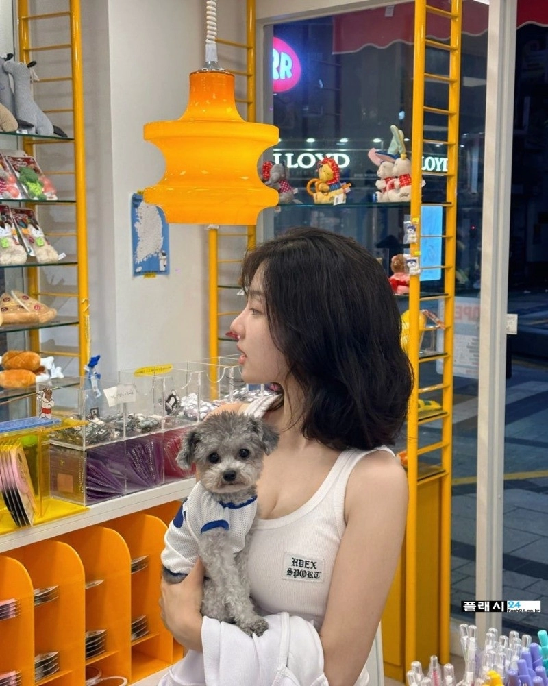 하산송희 데일리룩 나시 브라끈 노출