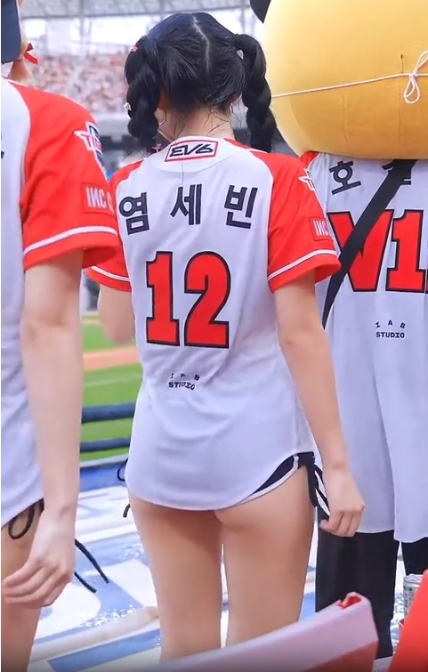 검정 돌핀팬츠 엉밑살 염세빈 치어리더