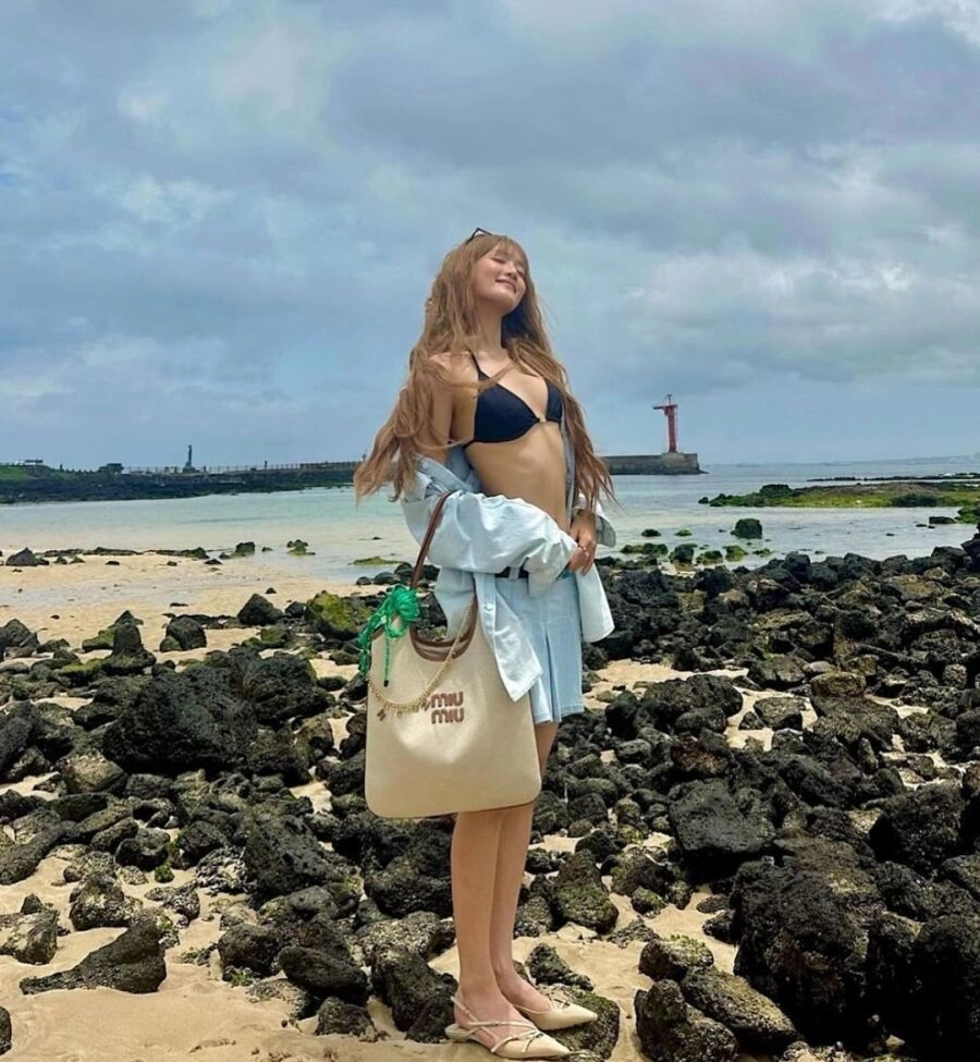 (여자)아이들 민니 해변 비키니 몸매