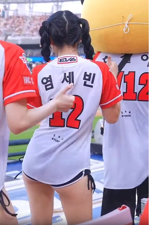 검정 돌핀팬츠 엉밑살 염세빈 치어리더