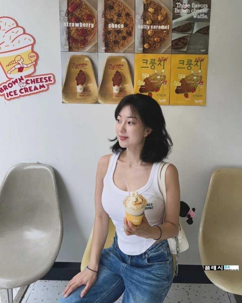 하산송희 데일리룩 나시 브라끈 노출