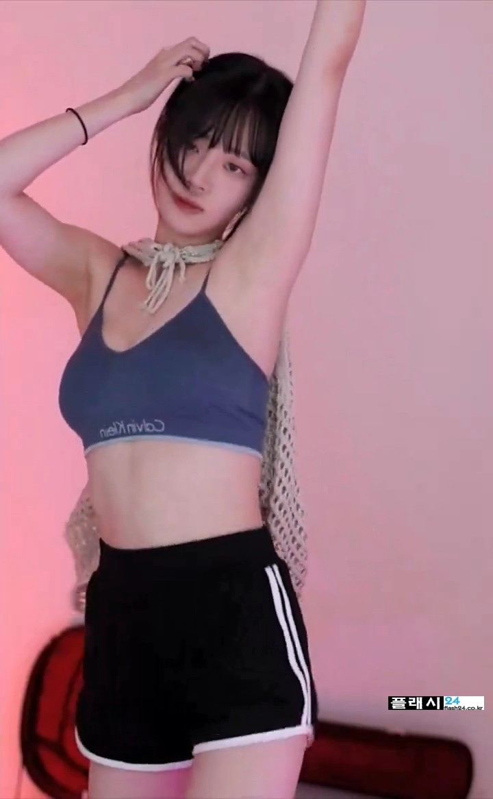 QWER 쵸단 남색 CK 브라탑 깊은 슴골