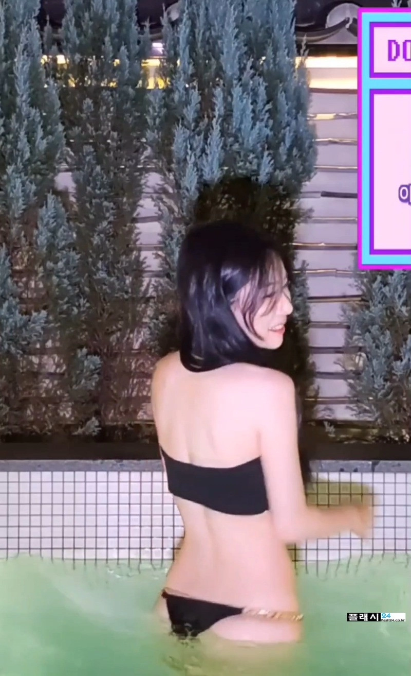 여캠 기래민 검정 튜브탑 비키니 윗슴 T백